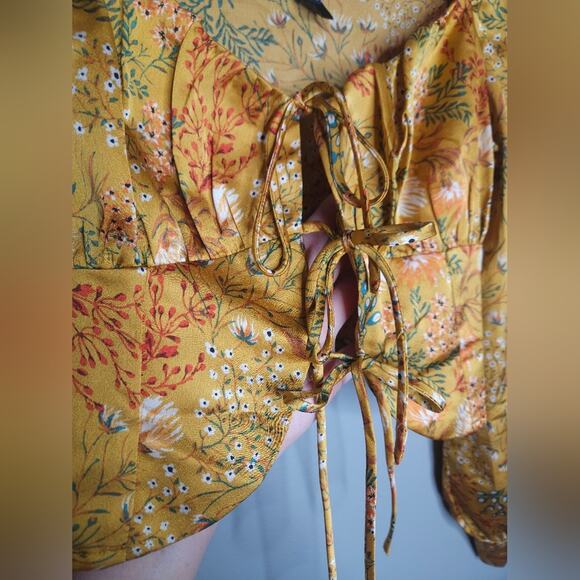 Forever 21 satin long sleeve blouse top - Picture 3 of 7